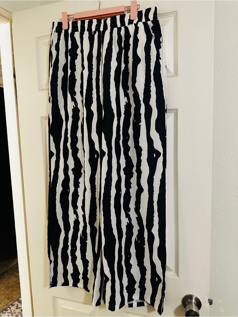 Black & White Abstract Stripe Wide-Leg Pants